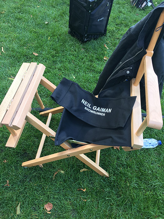 Кресло Нила Геймана на съемках